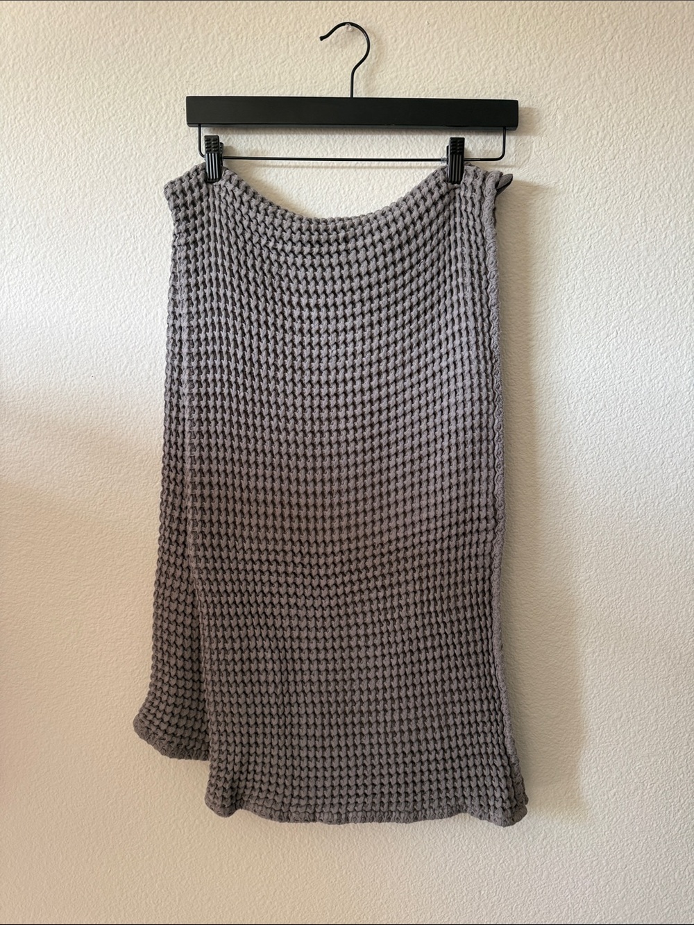 Parachute Waffle-Textured Bath Towel in Gray Set of 2